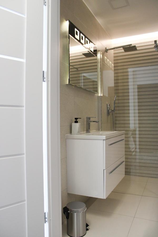 Apartament Black-Niska Z Garazem Podziemnym Kielce Exterior photo